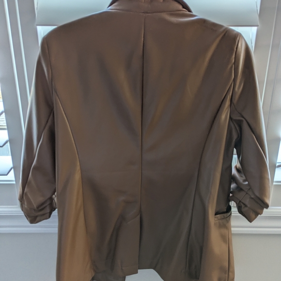 Blazer - Picture 5 of 5